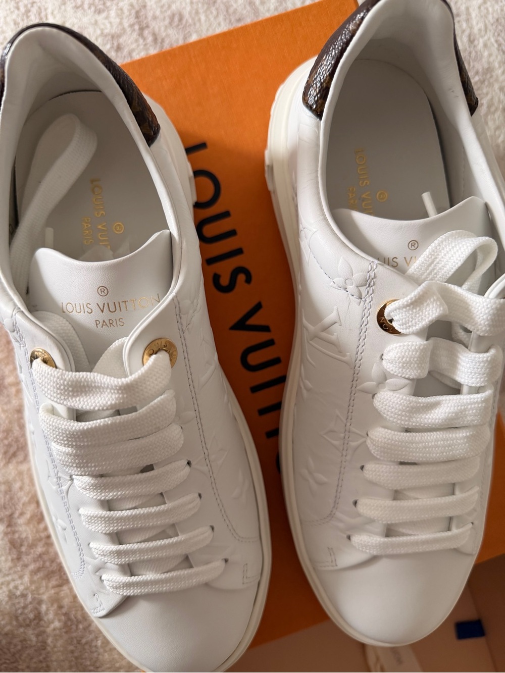 BRAND NEW Louis Vuitton White Leather Monogram Sneakers - Picture 3 of 7